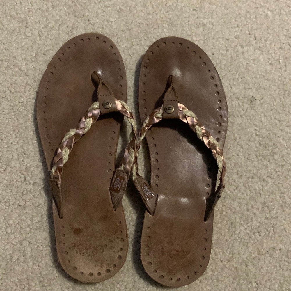 Women’s UGG flip flops